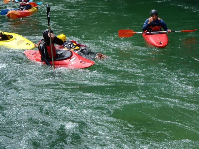 Canoa sul fiume 